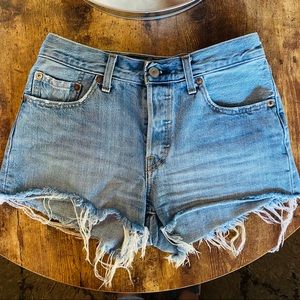 501 Women’s Levi shorts